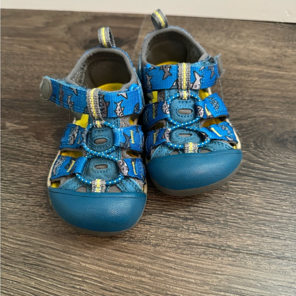 Toddler Keen sandals. Size 5. Blue shark design. EUC!